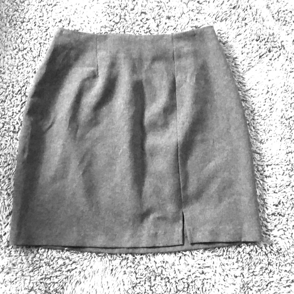 Classy style fitted/ back zip pencil skirt